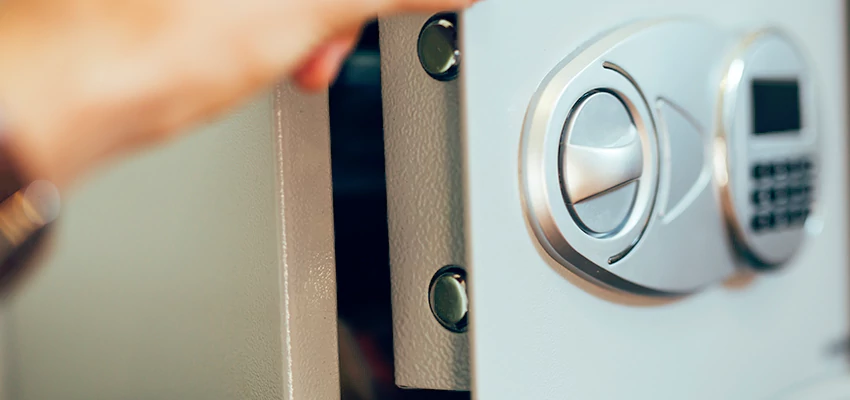 Fingerprint Safe Openers in Alondra Park, CA